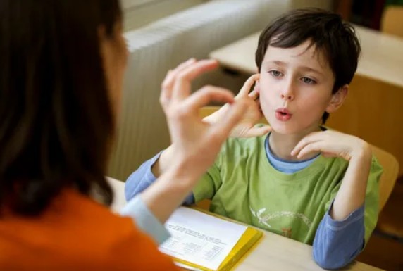 Специализированная помощь детям с нарушениями речи