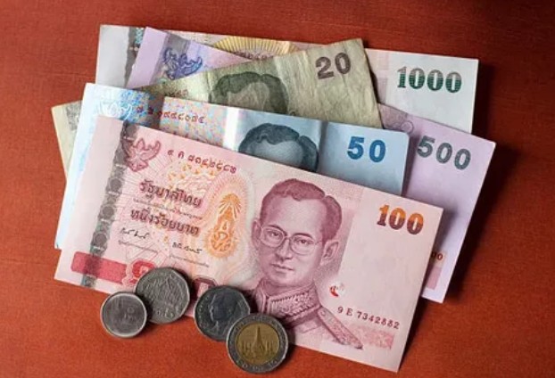 Обмен рублей на баты в обменнике