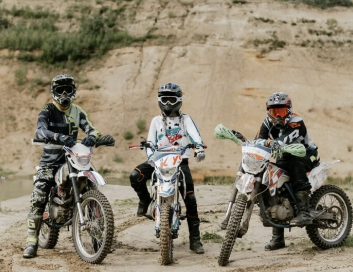 https://img.gogetposts.net/image_Prokat_pitbaikov_v_Moskve_obuchenie_ekipirovka_marshruty_-_Motoklub_Zarya_2025-09-17_16-09-28.png